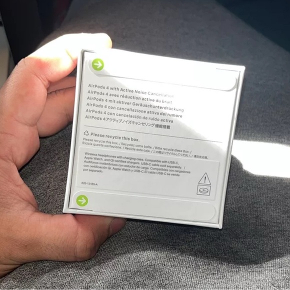 Bluetooth headphones that connnext to your phone instantly comeswith charger/box - Picture 5 of 7